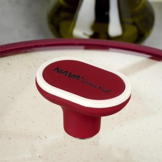 Bezpečné soft‑touch rukojeti a skleněná poklice