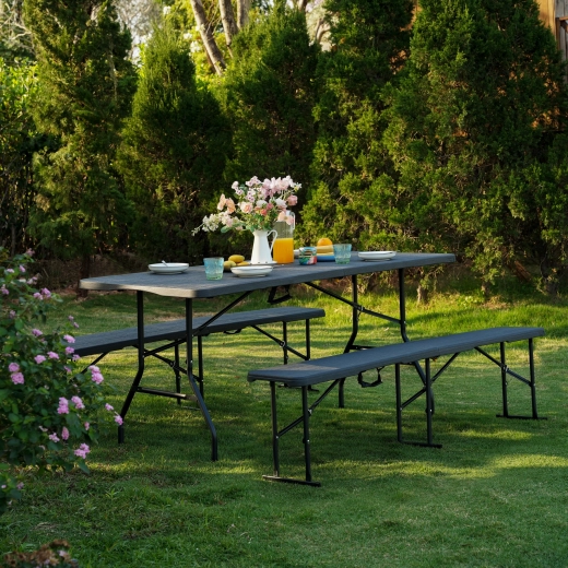 Připraven na venkovní hostiny