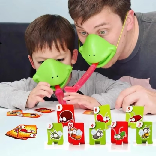 Akční zábava s žabími maskami