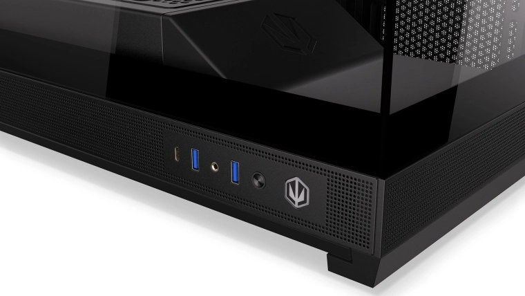 Boční I/O panel vždy po ruce