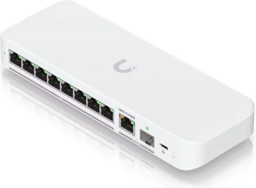 10Gb uplink (RJ45/SFP+) pro páteř sítě