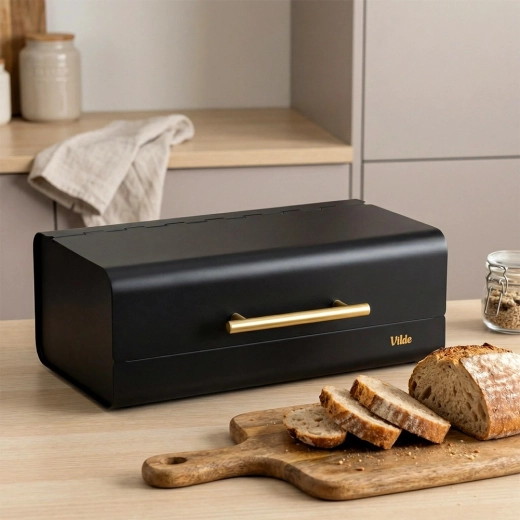 Odolná kovová konstrukce s matným lakem