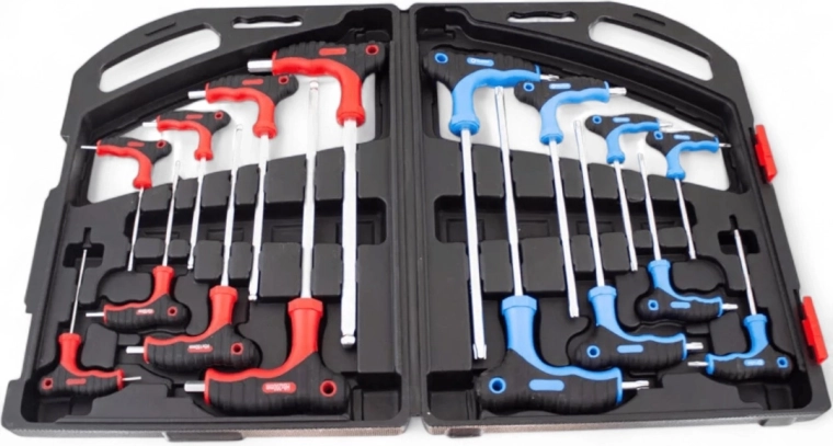 Pořádek a bezpečí v pevném kufru