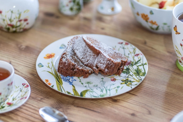 Květinový dekor, který rozzáří stůl