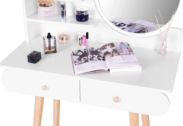 Moderní vzhled a prostorná deska