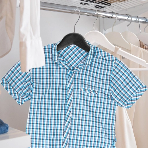 Otočný kovový háček pro snadné zavěšení