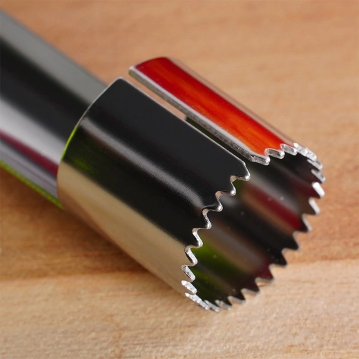 Ostrý zoubkovaný okraj pro čistý řez