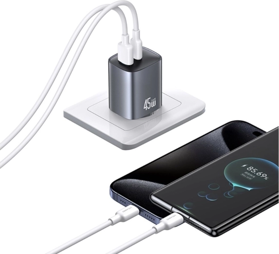 Dva porty pro nabíjení dvou zařízení