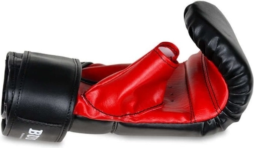 Pevná fixace zápěstí díky širokému pásku