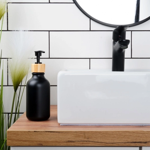 Lehký, odolný a snadno omyvatelný