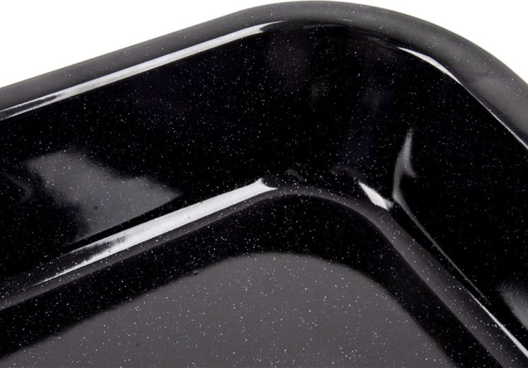 Vysoké okraje pro šťavnaté pečení