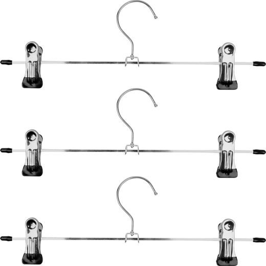 Odolná kovová konstrukce ve stříbrné barvě