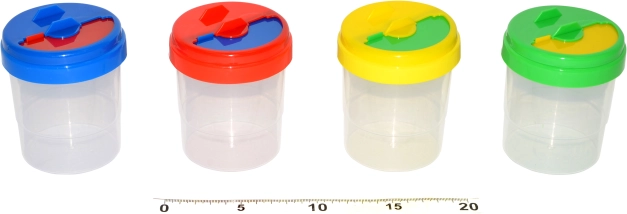 Kelímek na vodu s nepropustným víčkem pro výtvarné techniky