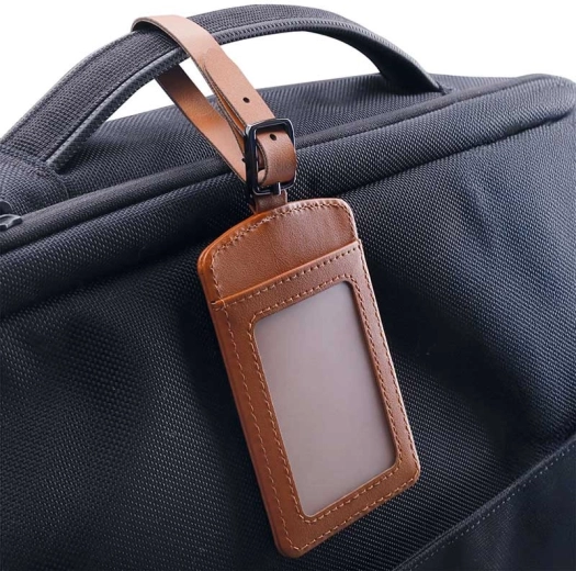 Nenápadný design jako klasická jmenovka