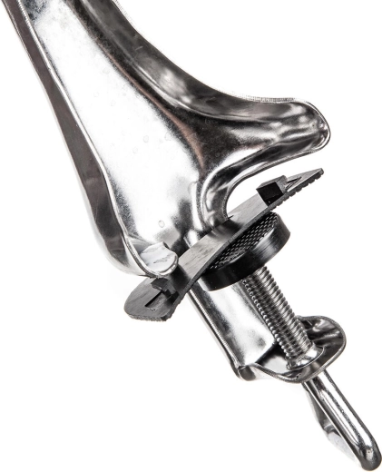 Stabilní šroubové upevnění k desce