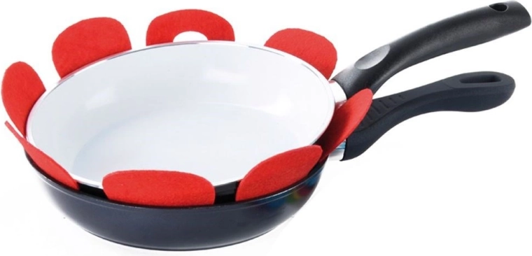 Univerzální ochrana pro pánve a hrnce