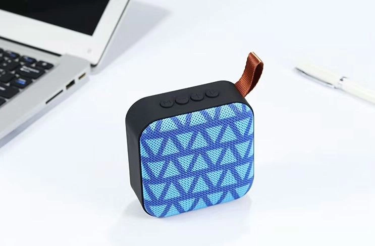 FM rádio a přehrávání z USB/MicroSD