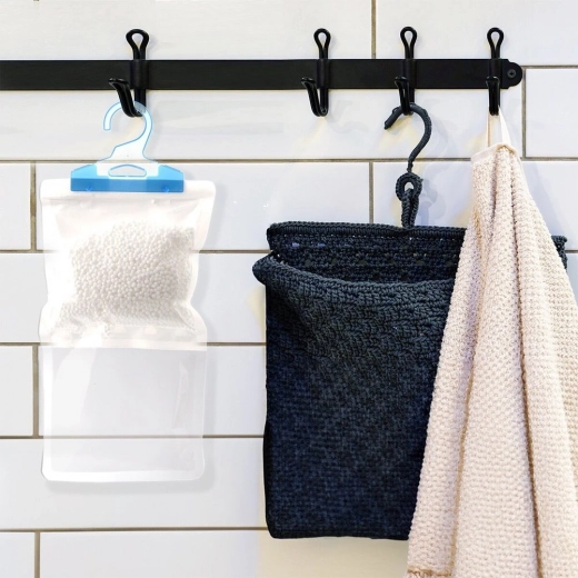 Závěsné provedení šetří místo