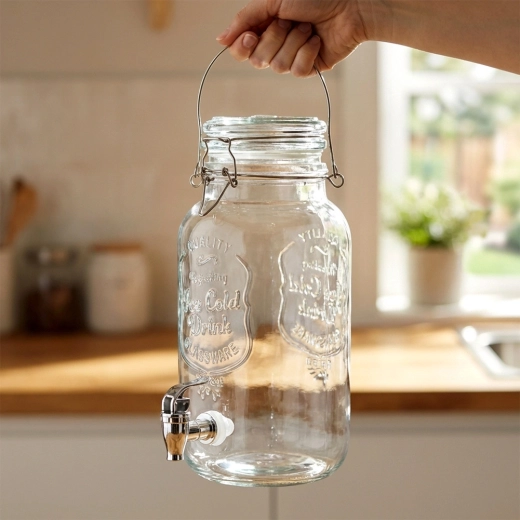 Těsnící klipsové víko a praktické madlo