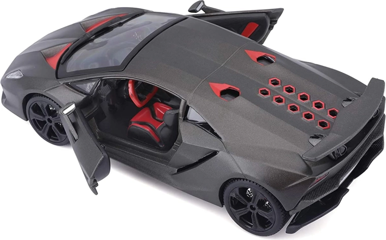 Otevírací nůžkové dveře a detailní interiér