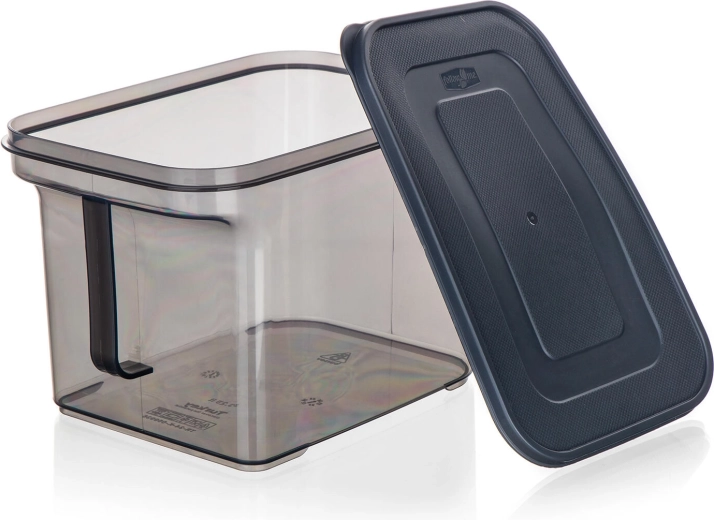 Stohovatelný design šetří místo