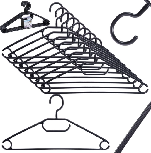 Více míst pro zavěšení oděvů i doplňků