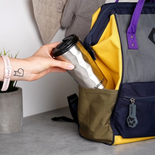 Ergonomický tvar, který padne do držáků v autě