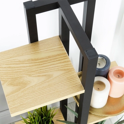 Pevná kovová konstrukce