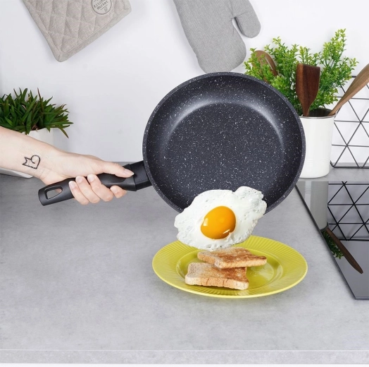 Nepřilnavý granitový povrch bez PFOA a PTFE