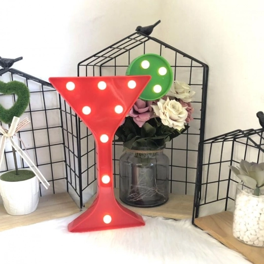 Hravý design koktejlové sklenice