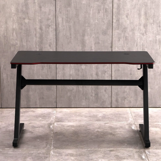 Pořádek na stole díky chytré správě kabelů