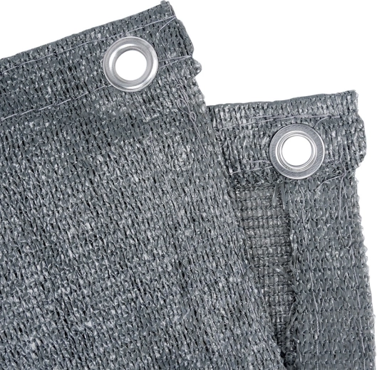 Stabilní ukotvení díky kovovým okům