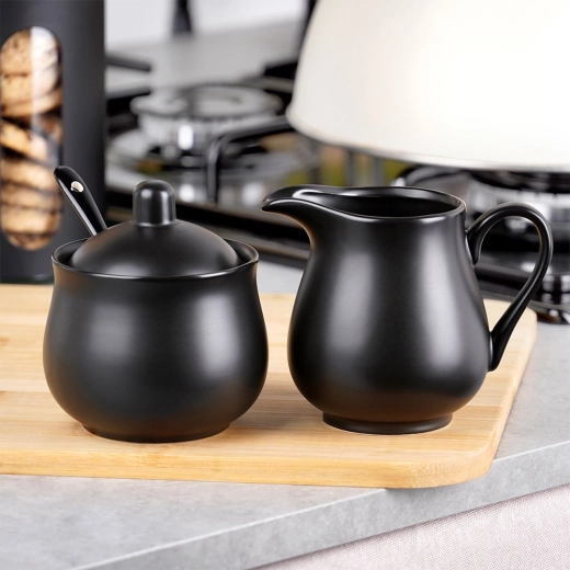 Elegantní černý design pro každý stůl