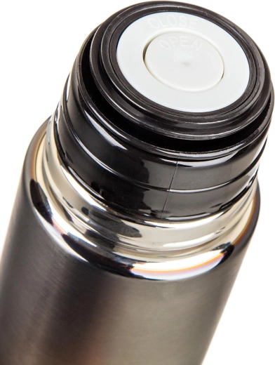 Tlačítkový uzávěr pro pohodlné nalévání