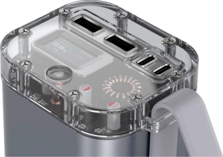 Outdoorová odolnost IP67 a silná svítilna