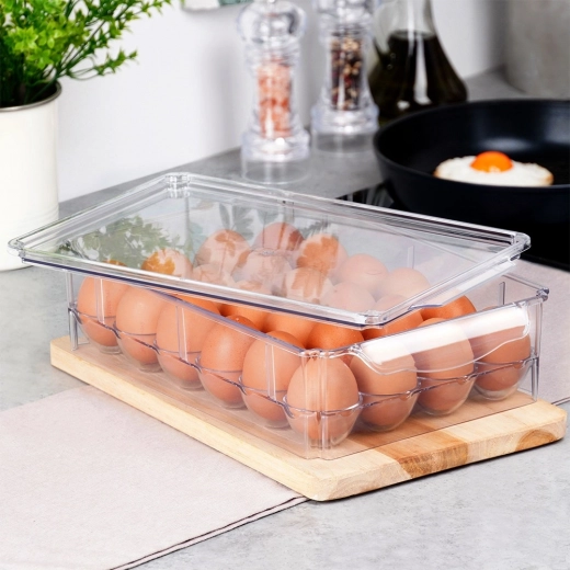 Stohovatelný design šetří místo v lednici