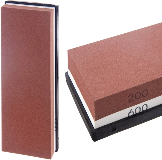 Dvě zrnitosti pro ostré a hladké ostří