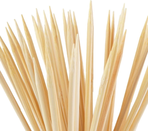 Přírodní bambus s ostrým hrotem