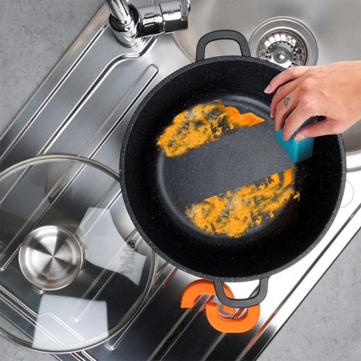 Nepřilnavá granitová vrstva a snadná údržba