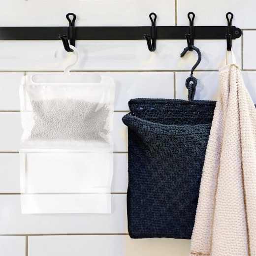 Snadné zavěšení do skříně i koupelny