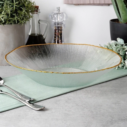 Všestranná do kuchyně i na slavnostní tabuli