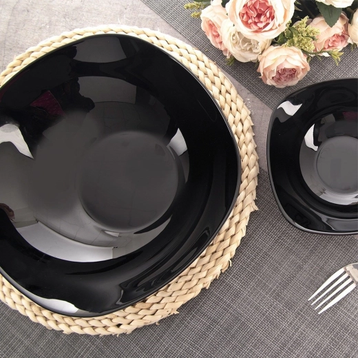 Moderní černý design pro každý stůl