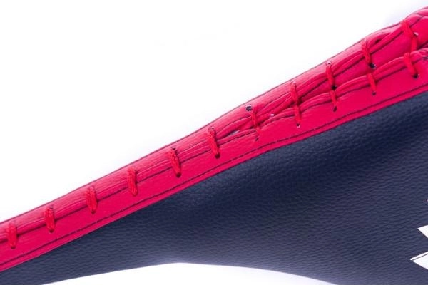 Odolná syntetická kůže a pevné švy