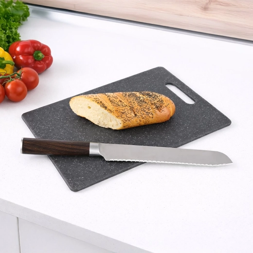 Ideální velikost 30 × 20 cm pro každodenní krájení
