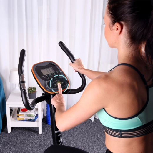 Přehledný LCD počítač a měření tepu