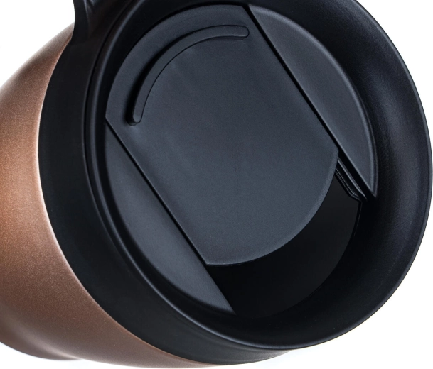 Praktické víčko se slidovacím uzávěrem