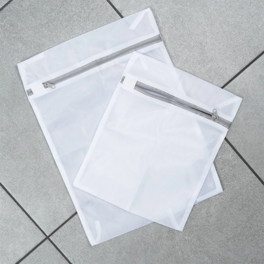 Jemná síťovina pro volný průtok vody a detergentů