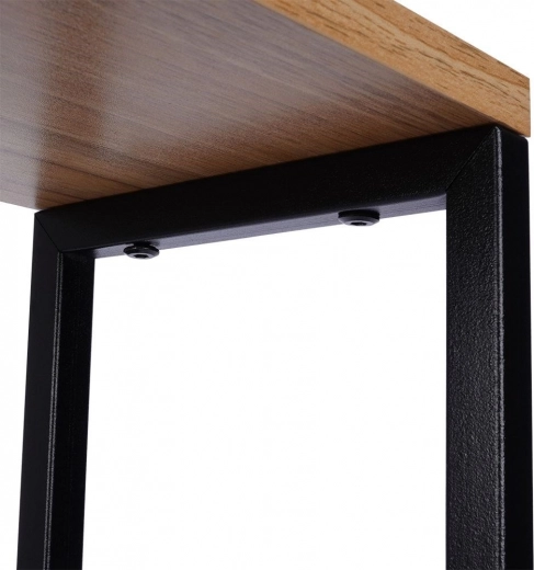 Pevná kovová konstrukce a dřevodekor