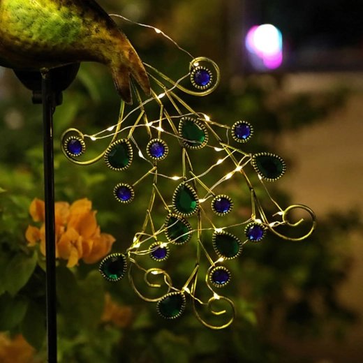 Zářivý páví ocas s LED