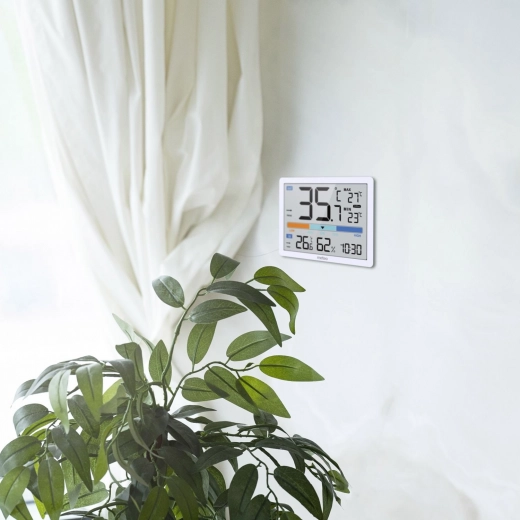 Magnetické uchycení a napájení baterií